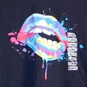 Cute Junior lip bite graphic Tshirt SIZE XL